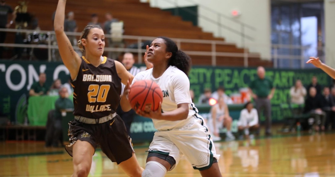 Women's Basketball Faces Road Test at No. 12 Baldwin Wallace on Saturday