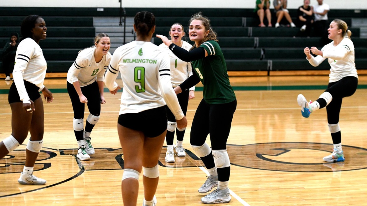 Volleyball Goes 1-1 in Tri-Match with JCU and Bluffton