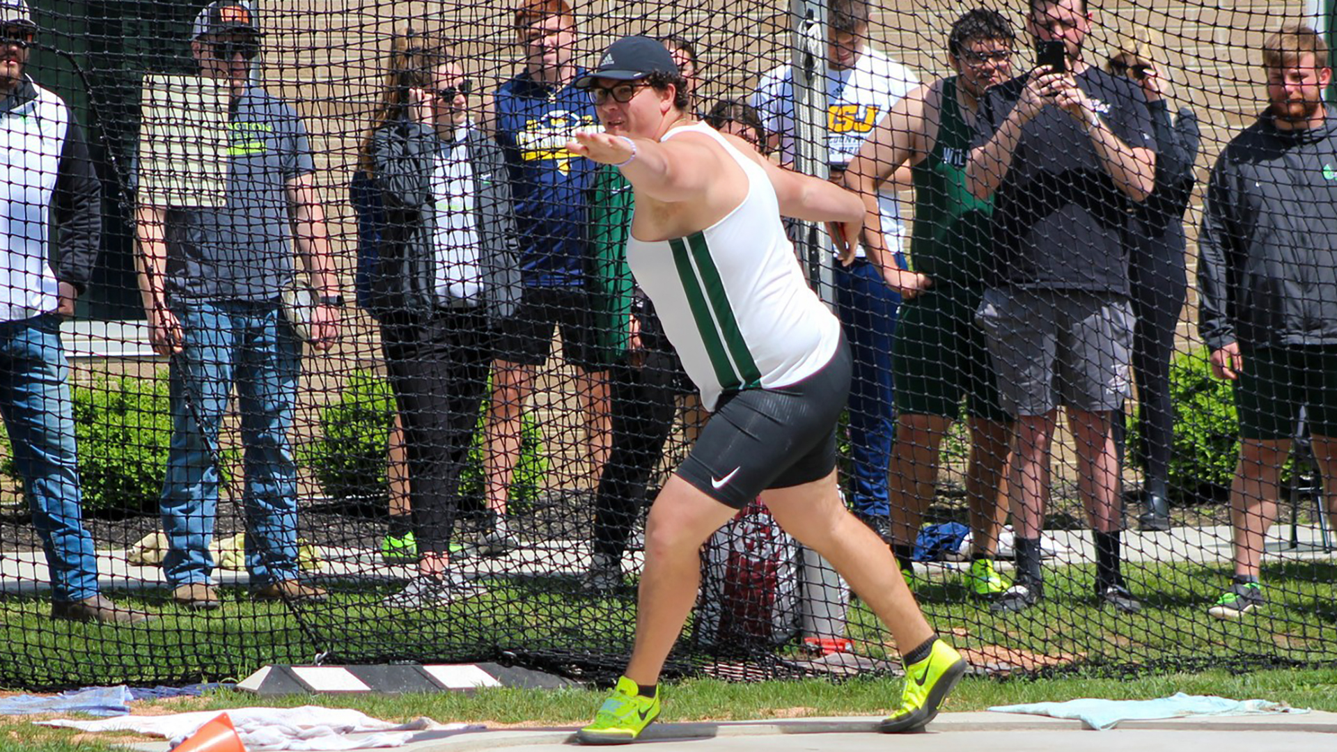 Throwers Dominate as Men's Track & Field Finishes Third in Outdoor Opener