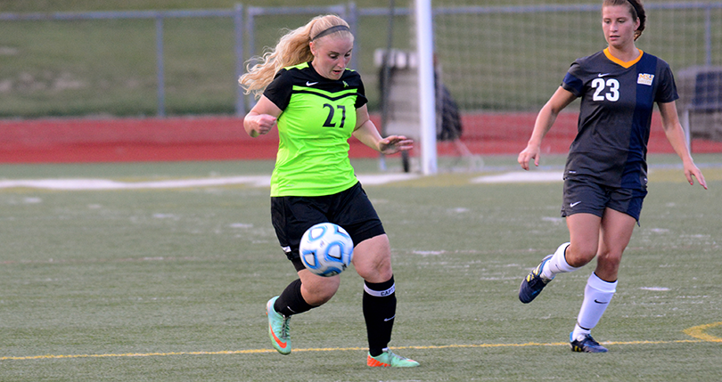 Late goal sends @DubC_WSoccer to loss