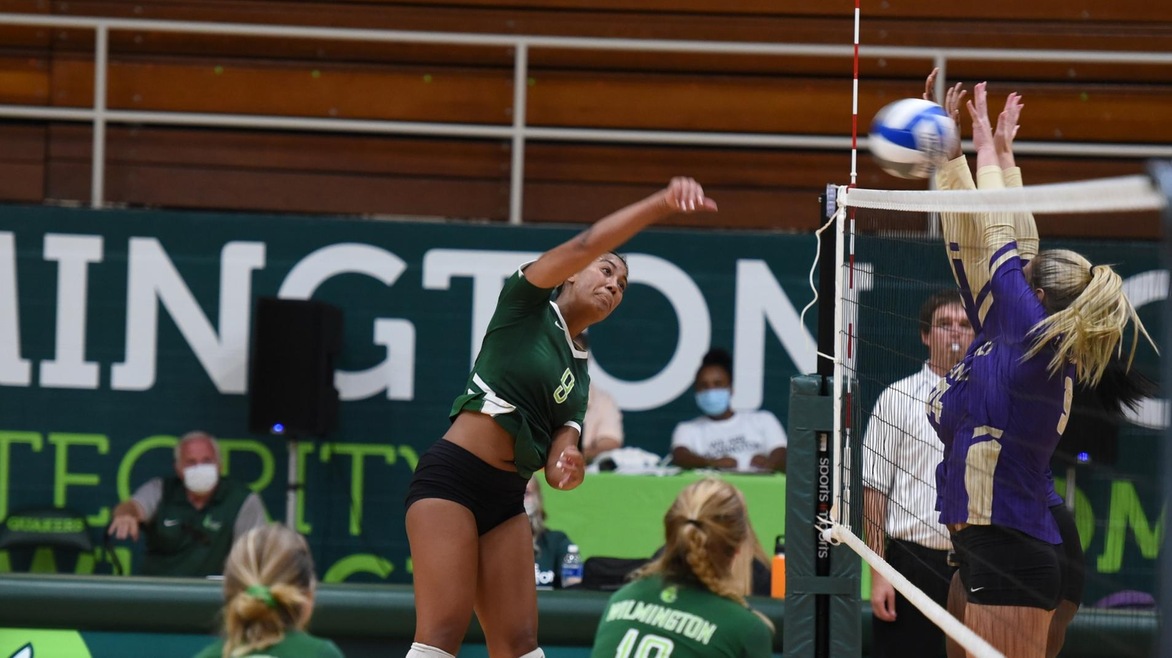 Volleyball Splits on Day One of Rhodes College Classic